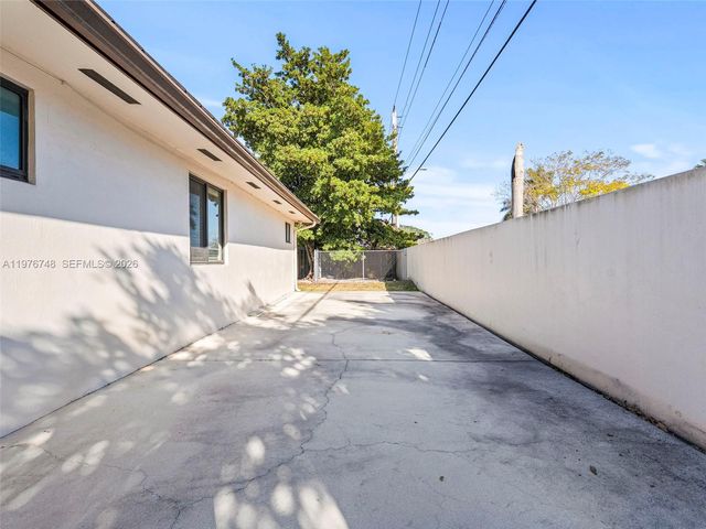 615 NW 134th Pl, Miami, FL 33182