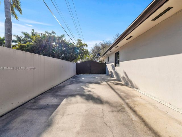 615 NW 134th Pl, Miami, FL 33182