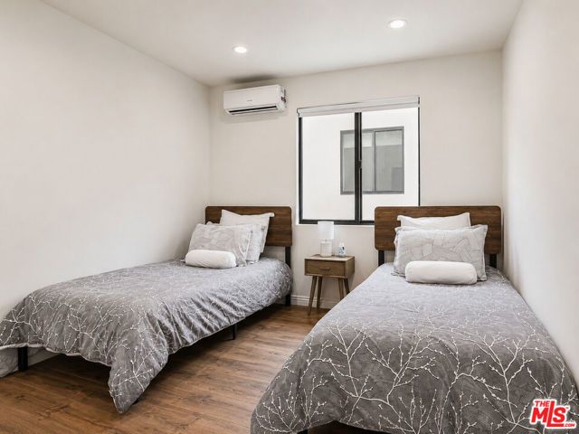 8963 Cadillac Avenue, Los Angeles, CA 90034