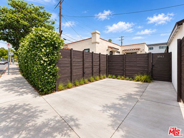 8963 Cadillac Avenue, Los Angeles, CA 90034
