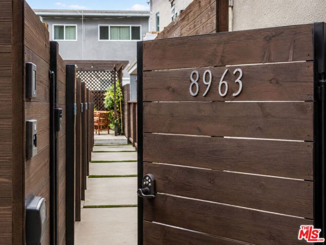 8963 Cadillac Avenue, Los Angeles, CA 90034
