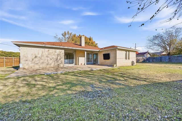 5011 Prairieview Court S, Arlington, TX 76017