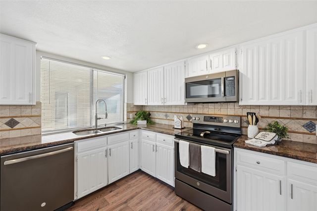 5011 Prairieview Court S, Arlington, TX 76017