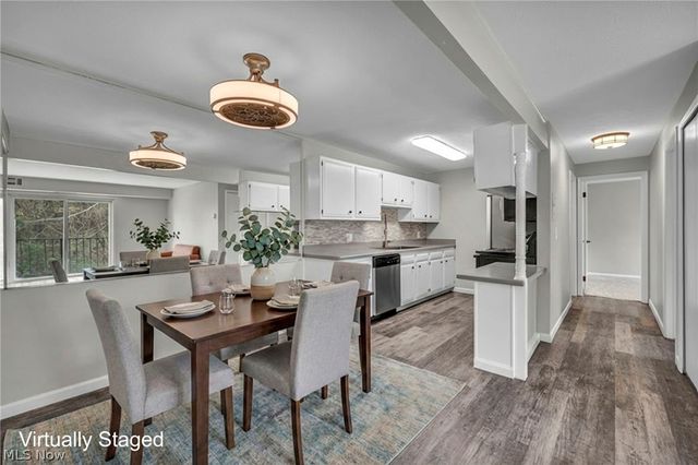 8583 N Akins Road 202, North Royalton, OH 44133