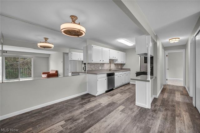 8583 N Akins Road 202, North Royalton, OH 44133