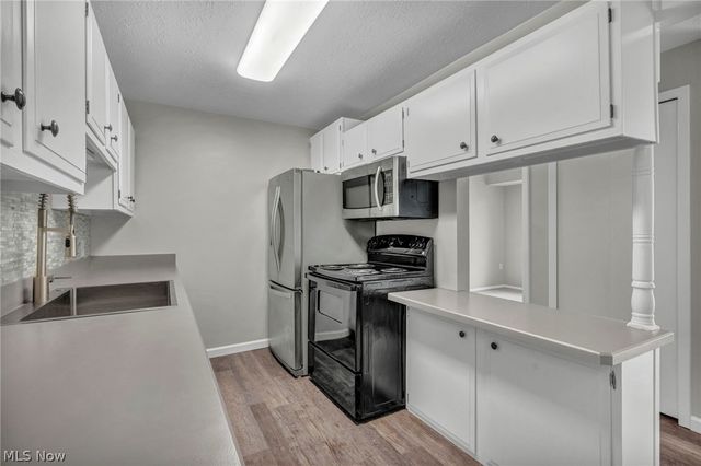 8583 N Akins Road 202, North Royalton, OH 44133