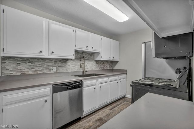 8583 N Akins Road 202, North Royalton, OH 44133