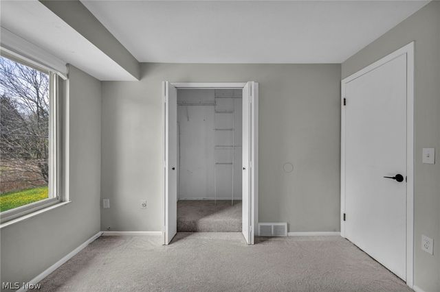8583 N Akins Road 202, North Royalton, OH 44133