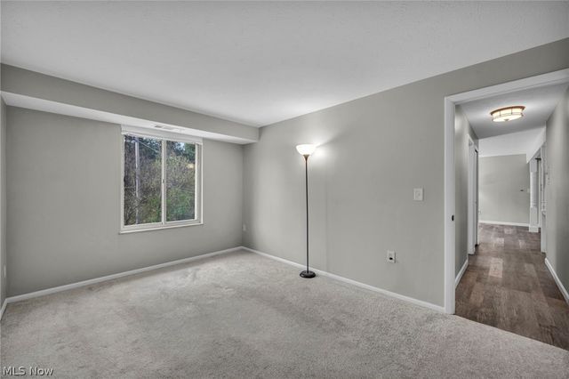 8583 N Akins Road 202, North Royalton, OH 44133
