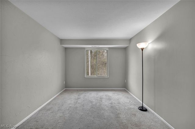 8583 N Akins Road 202, North Royalton, OH 44133