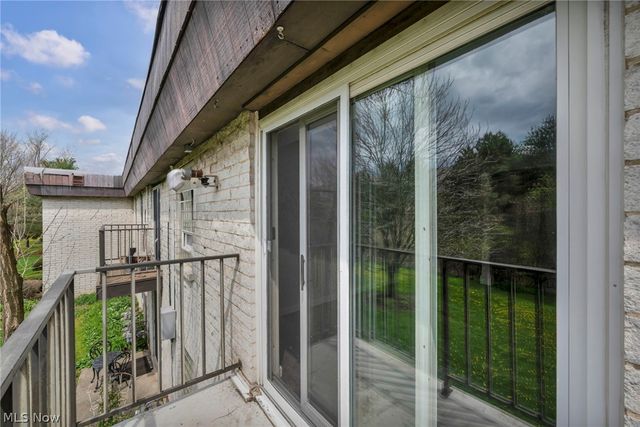 8583 N Akins Road 202, North Royalton, OH 44133