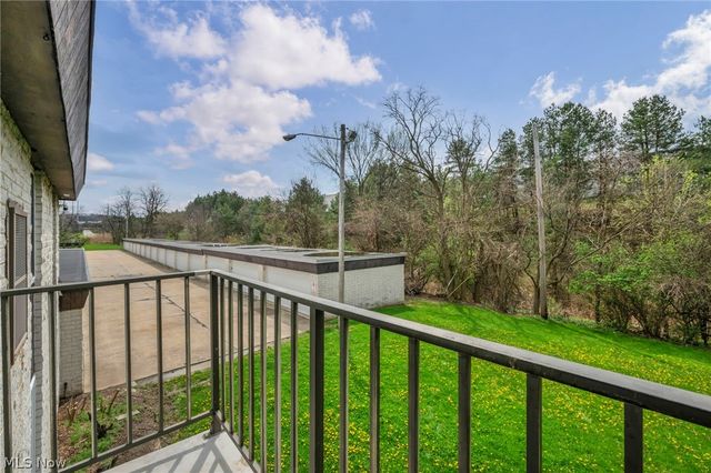 8583 N Akins Road 202, North Royalton, OH 44133