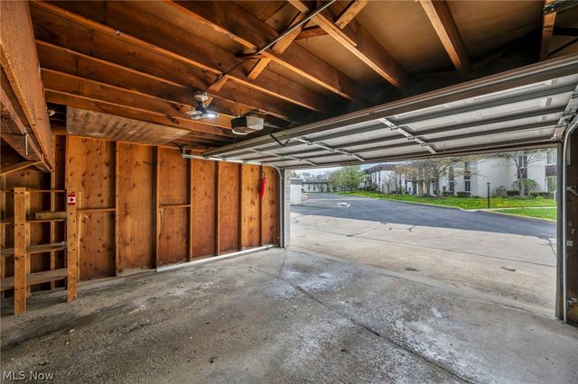 8583 N Akins Road 202, North Royalton, OH 44133
