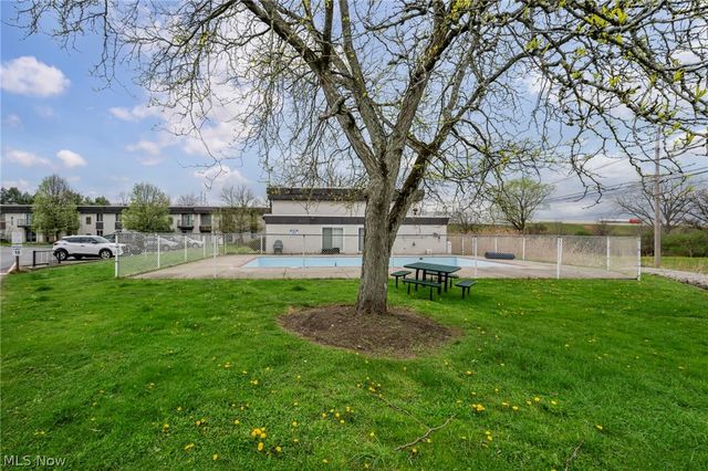 8583 N Akins Road 202, North Royalton, OH 44133