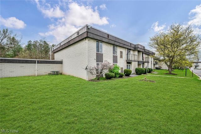 8583 N Akins Road 202, North Royalton, OH 44133