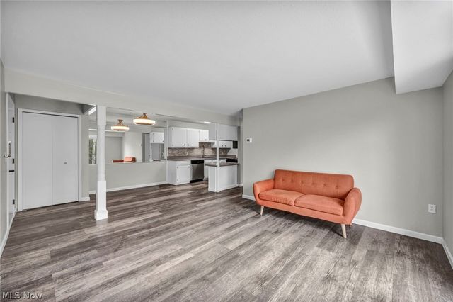 8583 N Akins Road 202, North Royalton, OH 44133