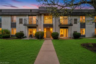 8583 N Akins Road 202, North Royalton, OH 44133
