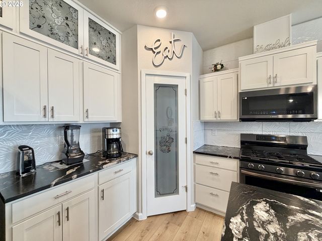 438 Greencrest St Ne, Salem, OR 97301