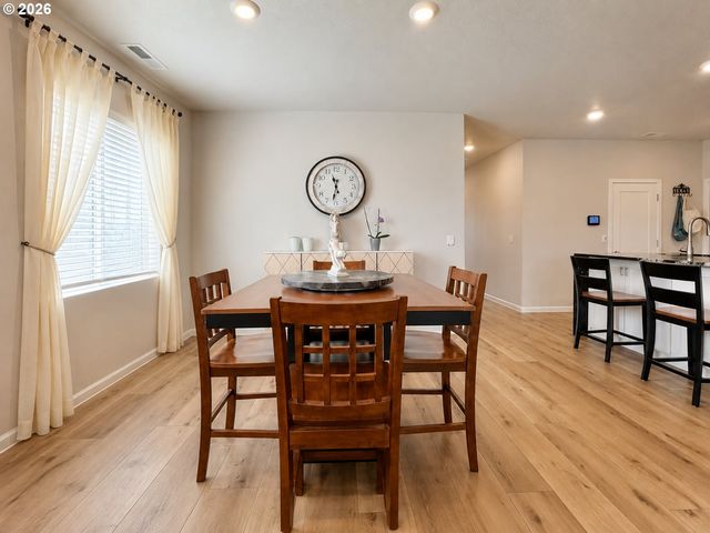 438 Greencrest St Ne, Salem, OR 97301