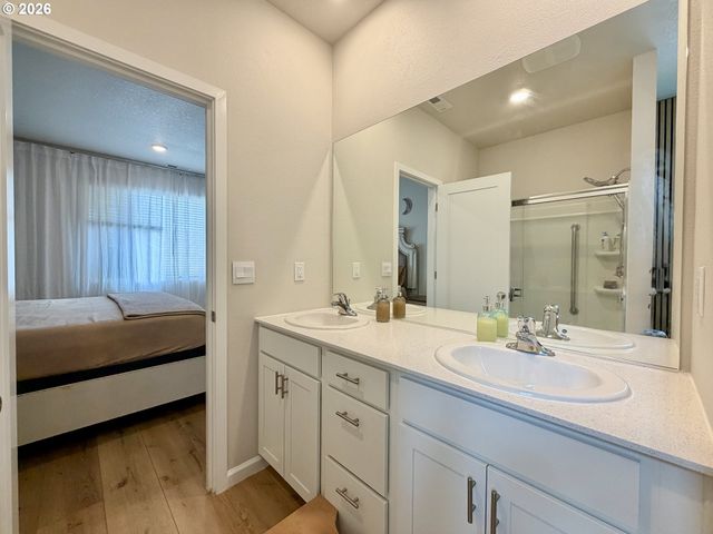 438 Greencrest St Ne, Salem, OR 97301