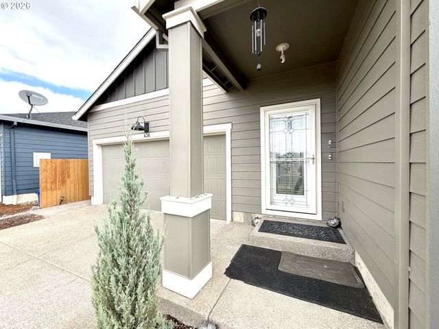 438 Greencrest St Ne, Salem, OR 97301
