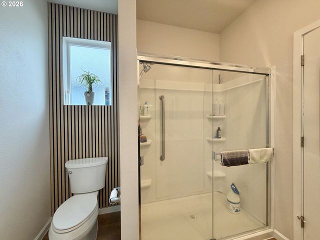 438 Greencrest St Ne, Salem, OR 97301