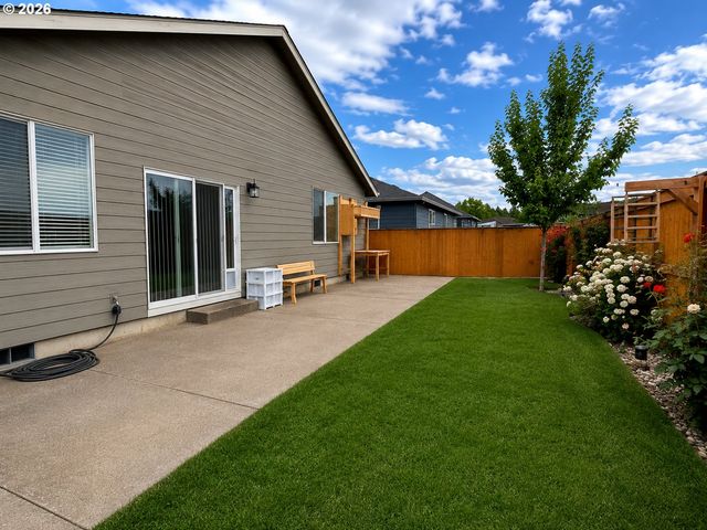 438 Greencrest St Ne, Salem, OR 97301