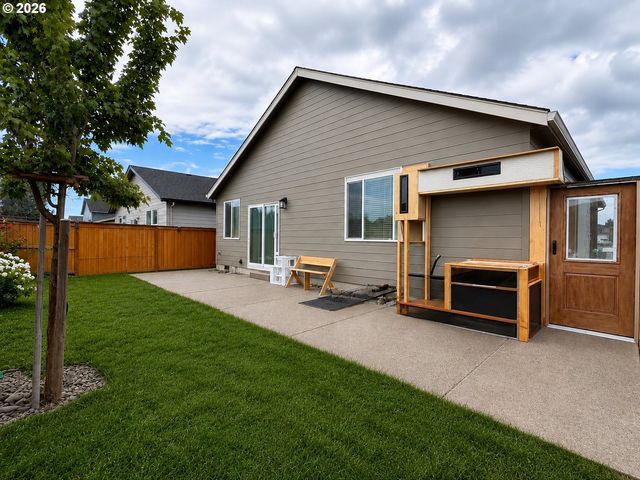 438 Greencrest St Ne, Salem, OR 97301