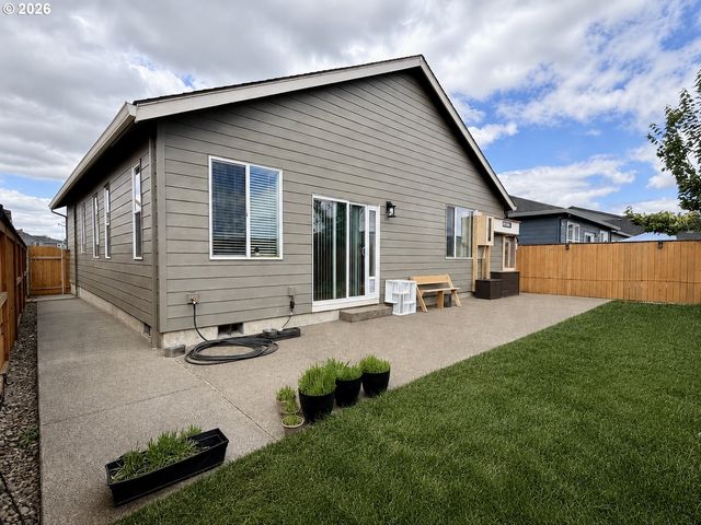 438 Greencrest St Ne, Salem, OR 97301