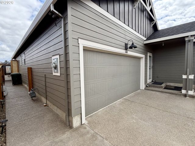 438 Greencrest St Ne, Salem, OR 97301