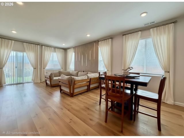 438 Greencrest St Ne, Salem, OR 97301