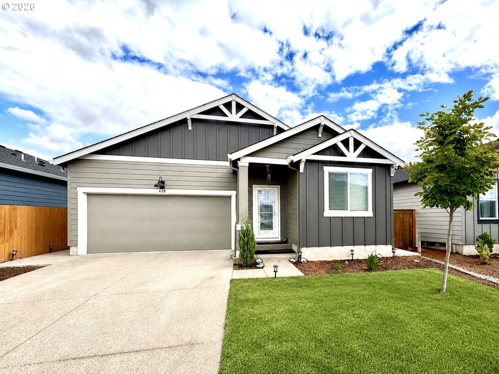 438 Greencrest St Ne, Salem, OR 97301