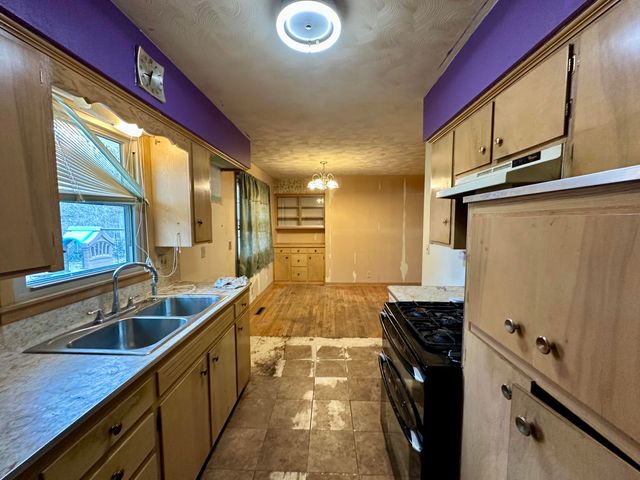 322 N SIERRA Drive, Council Bluffs, IA 51503