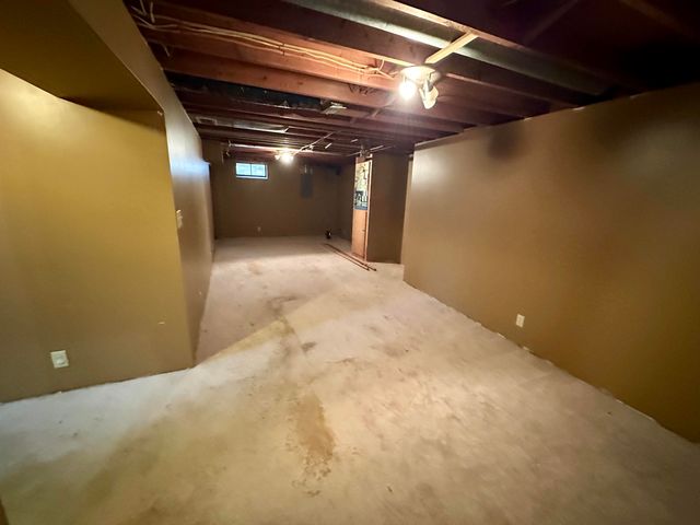 322 N SIERRA Drive, Council Bluffs, IA 51503