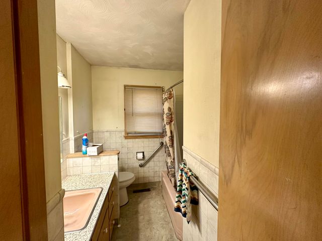 322 N SIERRA Drive, Council Bluffs, IA 51503