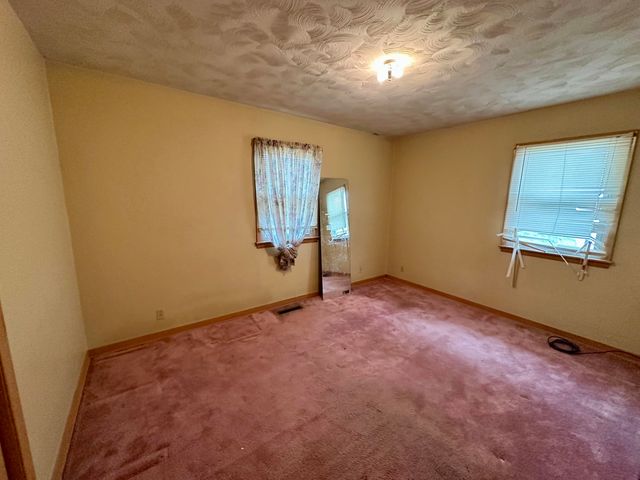 322 N SIERRA Drive, Council Bluffs, IA 51503