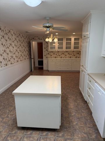 106 Springhill Dr., Hattiesburg, MS 39402