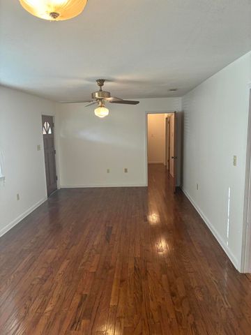 106 Springhill Dr., Hattiesburg, MS 39402