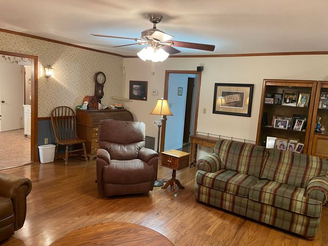 106 Springhill Dr., Hattiesburg, MS 39402