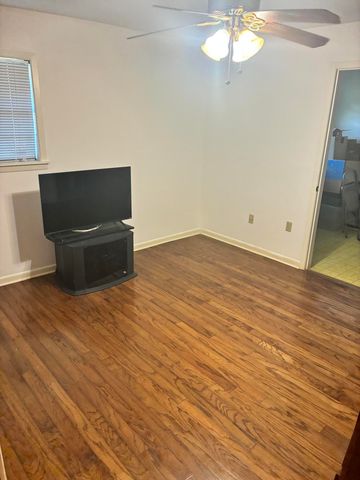 106 Springhill Dr., Hattiesburg, MS 39402