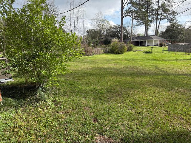 106 Springhill Dr., Hattiesburg, MS 39402