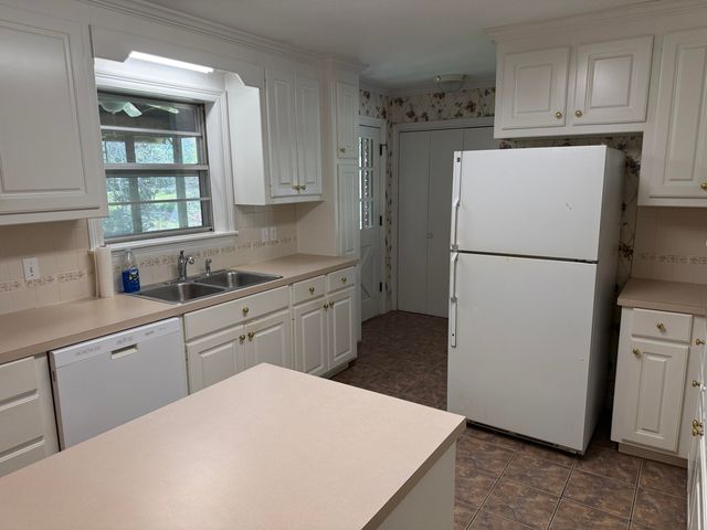 106 Springhill Dr., Hattiesburg, MS 39402