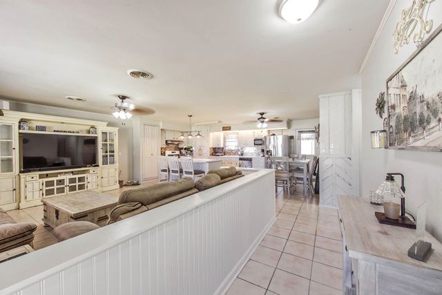 2527 Bayou Blue Rd, Houma, LA 70364