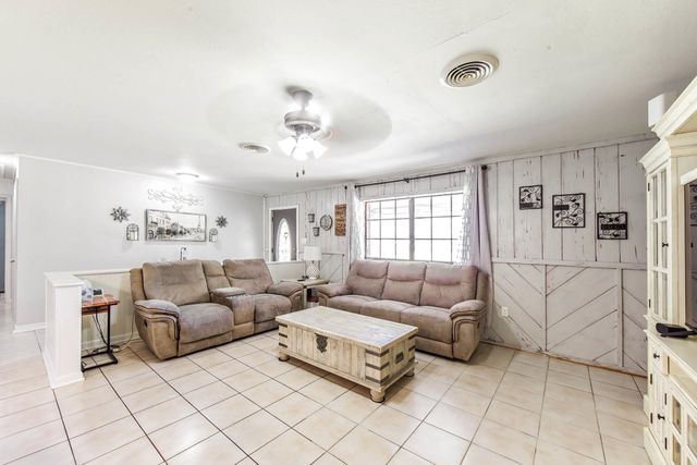 2527 Bayou Blue Rd, Houma, LA 70364