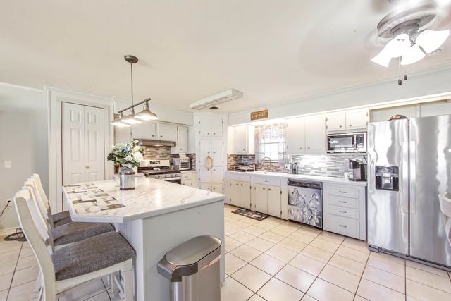 2527 Bayou Blue Rd, Houma, LA 70364