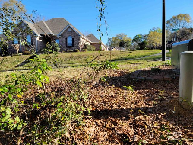 6595 S Lubarrett Way, Mobile, AL 36695