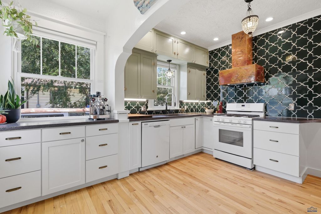 209 ST FRANCIS, Rapid City, SD 57701
