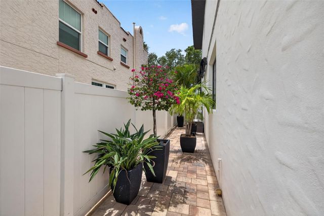 2319 7TH STREET N, St Petersburg, FL 33704