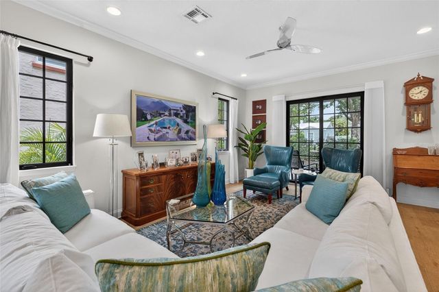 2319 7TH STREET N, St Petersburg, FL 33704
