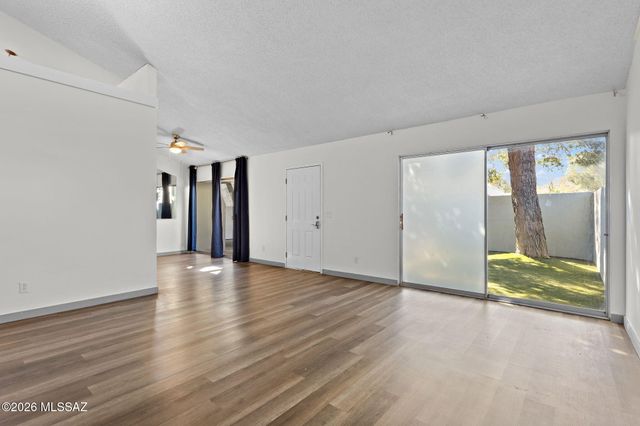 2747 W Anklam Rd Apt E, Tucson, AZ 85745